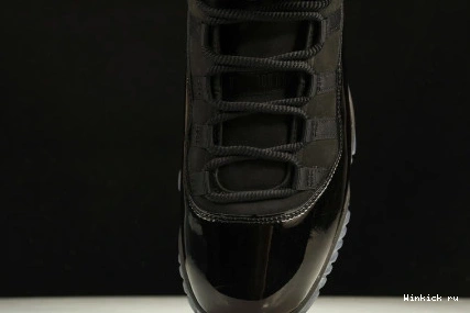 AND JORDAN CAP GOWN - RETRO 11 1017